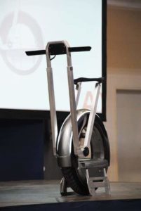 Audi stellt Segway-ähnliches Monocycle vor (Video)