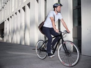Helmpflicht für S-Pedelecs und E-Bikes ohne Dynamo – Mehrheit von Fahrradexperten dafür