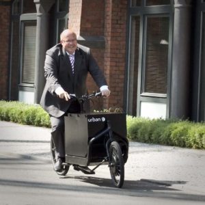 Bundesumweltminister Peter Altmaier testet Lasten-E-Bike iBullitt (Fotostrecke)