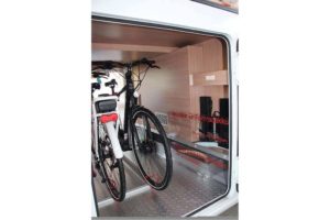 Wohnmobil-Hersteller Knaus Tabbert stellt Onboard-Ladesystem für eBikes vor