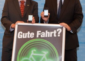Ludger Koopmann, ADFC, und Jan Mücke MdB geben den Startschuss für den Fahrradklima-Test (Foto: BMVBS)