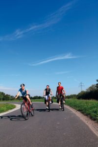 ADFC: Musikhören beim Radfahren und eBiken erlaubt – Auf die Lautstärke kommt es an