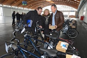 Messe-Mitarbeiter in Friedrichshafen bekommen E-Bikes