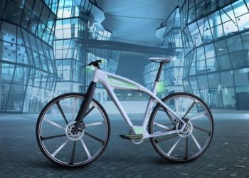 eCycle vor futuristischem Hintergrund