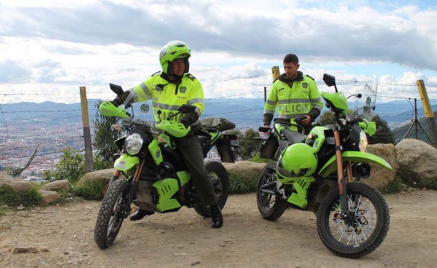 Zero Polizei-E-Motorrad mit spezieller Farbe