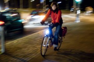 Akku-Beleuchtung für Pedelecs und Fahrräder bald legal? Die Widersprüche