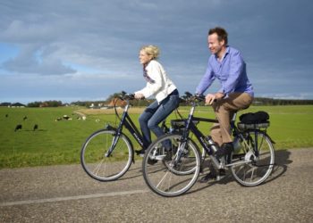 Gasgriff - Mit dem KOGA E Bike ist Gegenwind kein Problem YCX9631 lowres