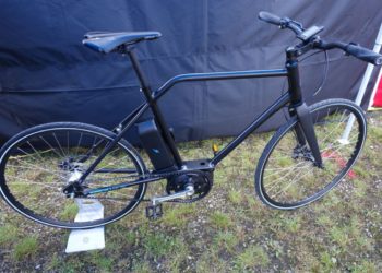 Momentum Electric Prototyp draußen