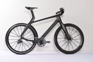 Lightweight Velocité: Carbon-E-Bike mit Transrapid-Motor fährt 100 km/h