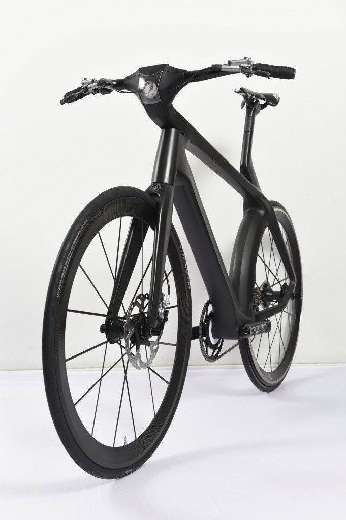 E-Bike Velocité mit Transversalfluss-Motor frontal / Foto: Lightweight
