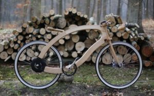Wood E-Bike: Holz-Pedelec aus Esche gebaut (Video)
