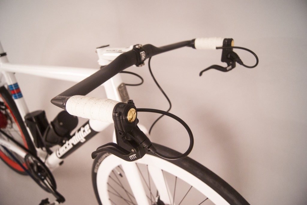 Electrolyte Flaschengeist Lenker mit Einschaltknopf für den Elektroantrieb / Foto: Electrolyte
