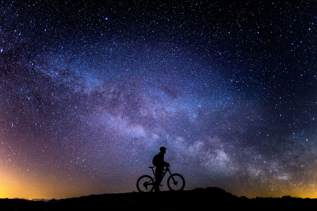 maxon Bikedrive: E-Bike in der Nacht