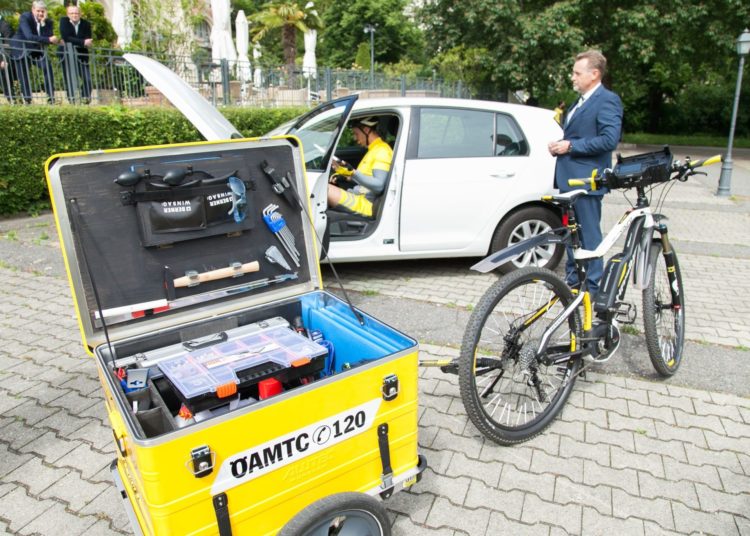 Das umfangreiche Werkzeug-Set wird im Anhänger transportiert