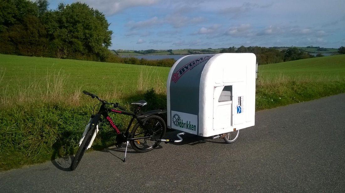 Camping Anhänger am Rad