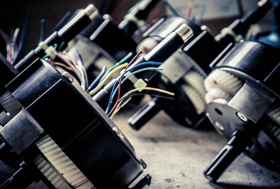 Innenleben des Bike+ Motors inklusive Verkabelung und Batterie