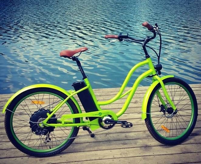 Schicker Beach-Cruiser draußen, praktischer Stromgenerator daheim