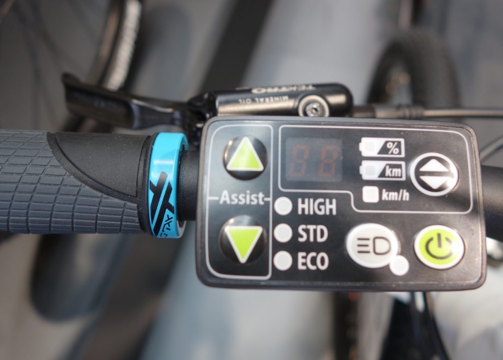 Reduziertes Nahbedienteil beim Hardfour Jugend-e-MTB
