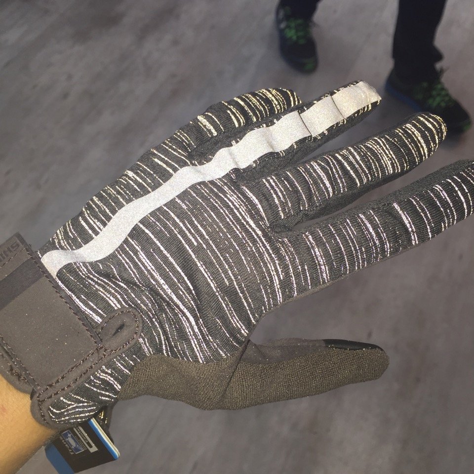 Shimano Handschuh im Dunkeln