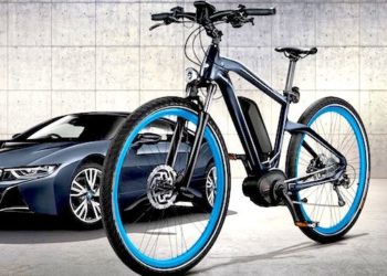 bmw-e-bike-vor-i8-sportwagen