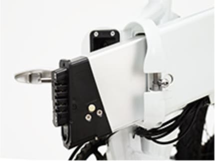 Der Akku verschwindet im Hauptrohr des Mate Elektro Faltrad