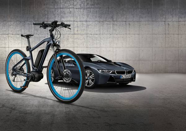 BMW e-Bike Cruise in Sonder-Lackierung lowres