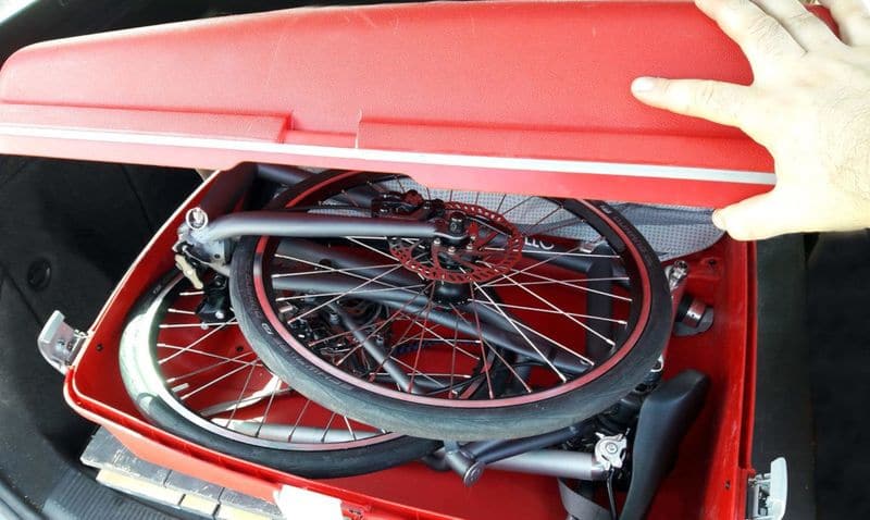 DAs VEllo Falt-e-Bike passt sogar in den Koffer