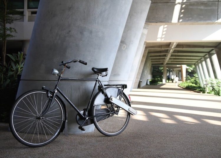 ease - Ansteck-Antrieb an Herrenrad vor Uni, FOTO: TUMCREATE