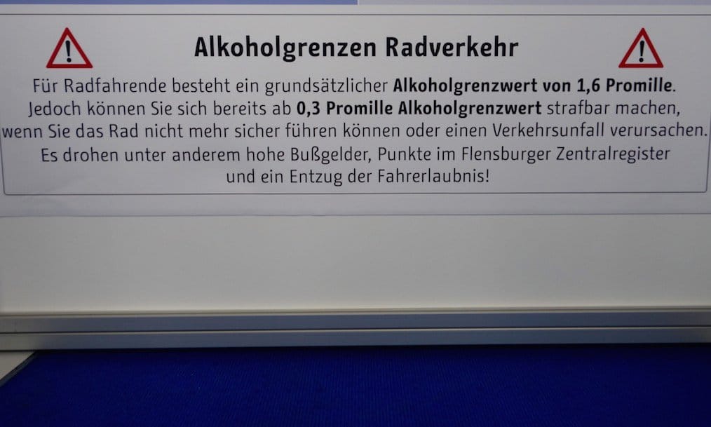 Schautafel der Polizei Berlin - Promillegrenze Alkohol e-Bike und Fahrrad