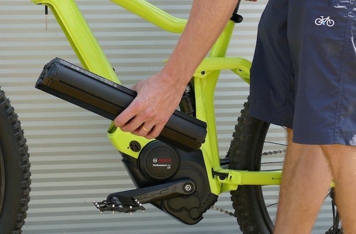 2,8 kg PowerTube 500 in der Hand