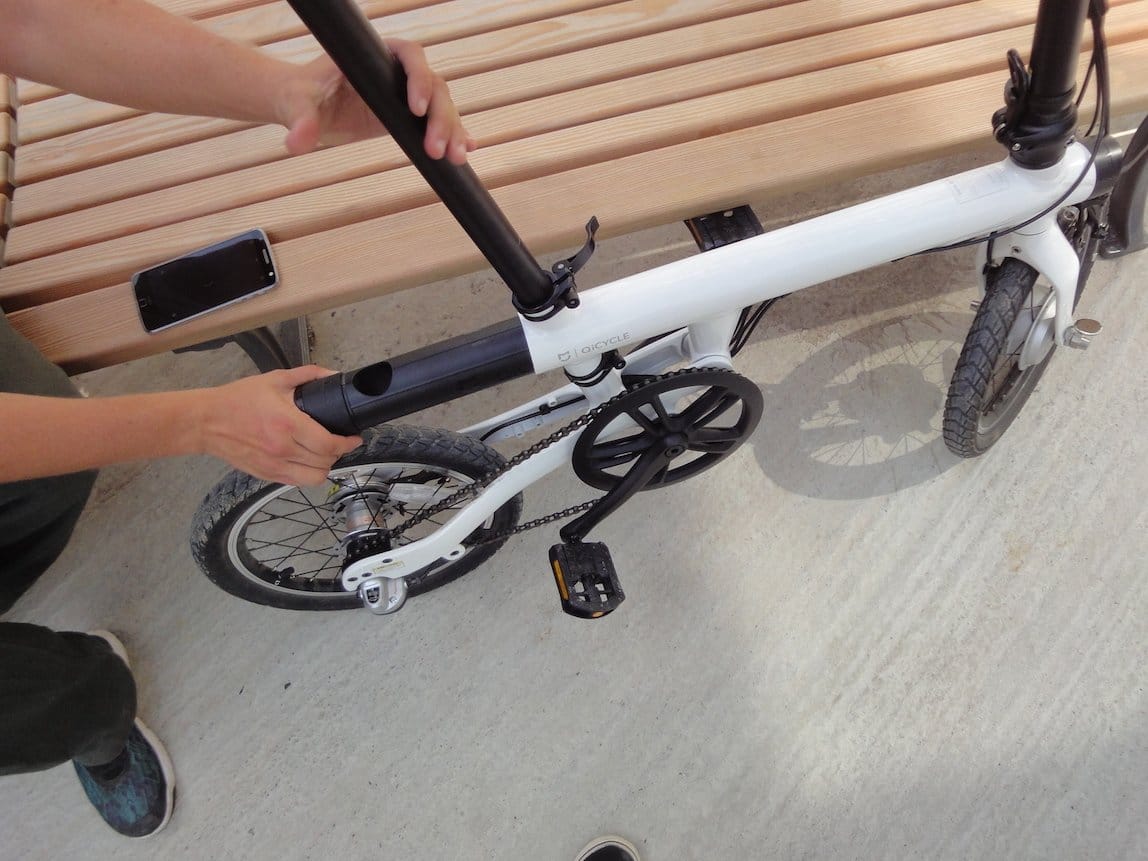Xiaomi QiCycle Akkuentnahme