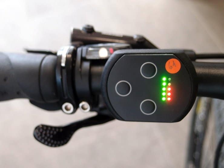 Daumenschalter und Anzeige am Vivax Optimo E-Mountainbike