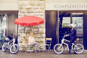 YouMo e-Cruiser: Design-E-Bike mit entspannter Haltung