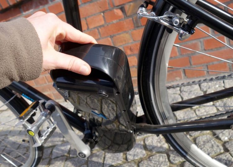 Recht E-Bike Akku laden am Arbeitsplatz