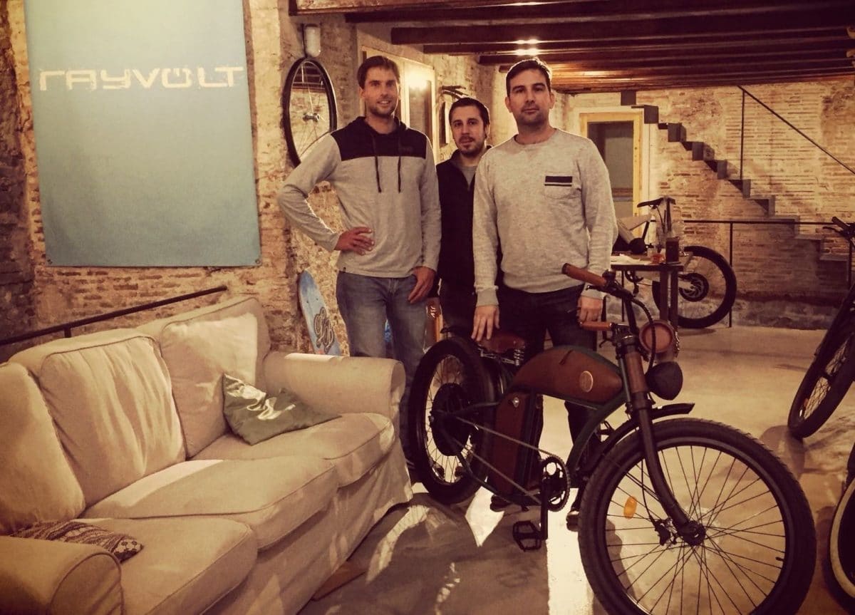 Rayvolt Cruzer e-Bike Team