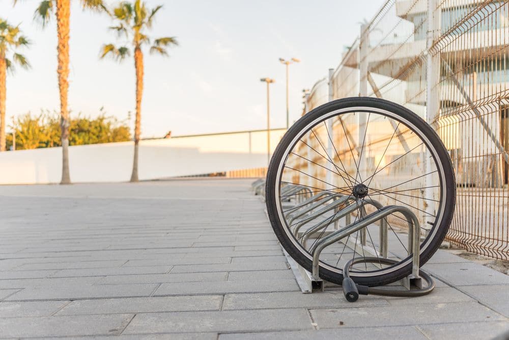 Eine E-Bike Versicherung hilft auch außerhalb der eigenen Wohnung - eBikeNews