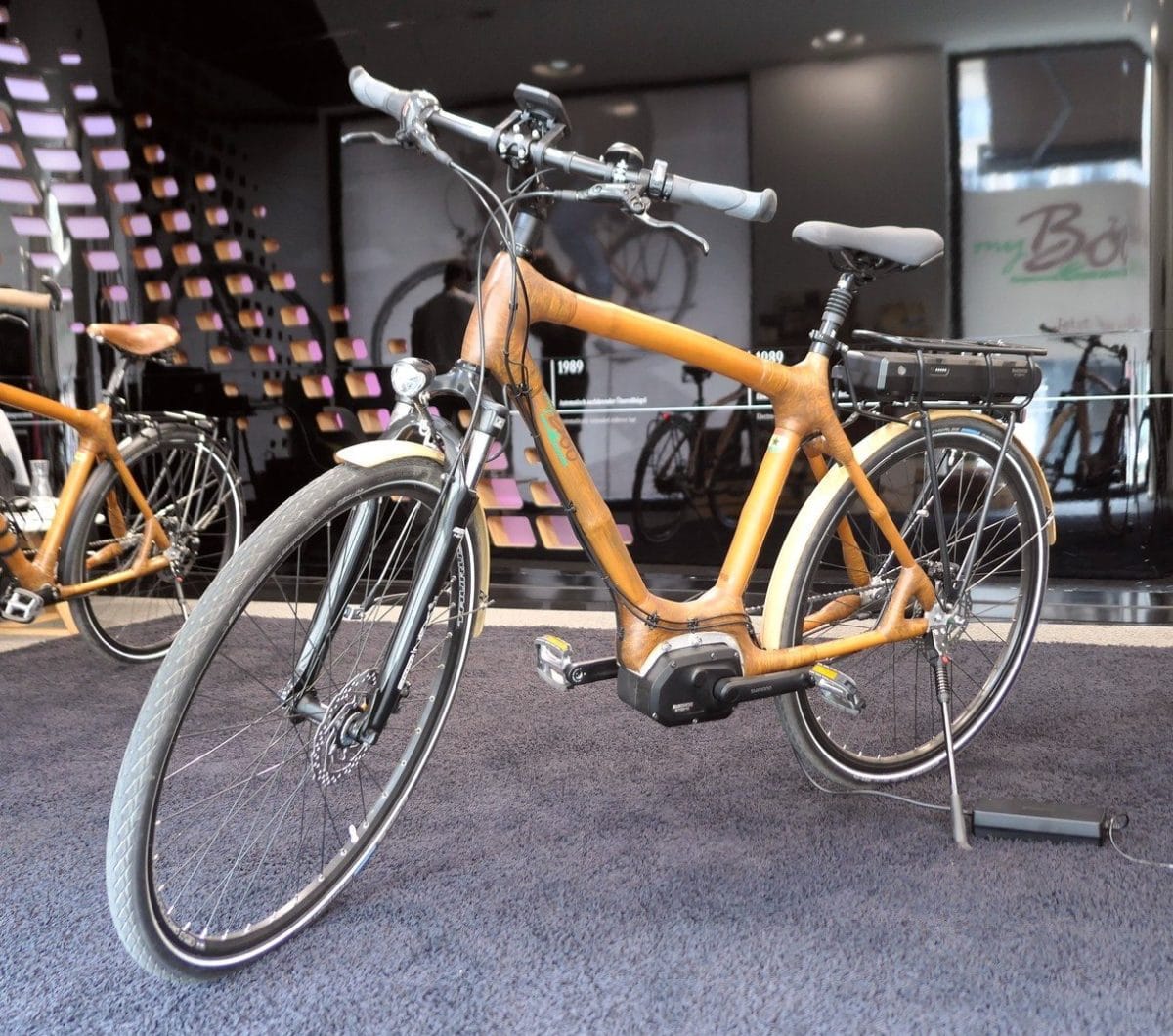 E-Bike Info | my Boo | Shimano Steps - P1020334 myboo links vorne bei showroom mercedes b h k ro WM 1