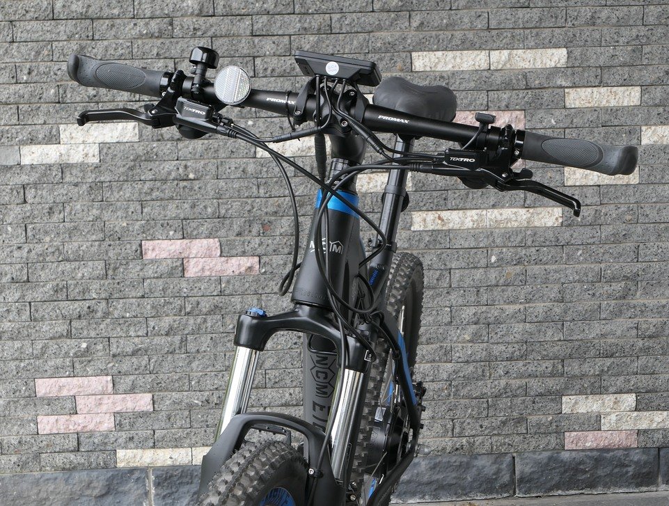 E-Mountainbike | NCM - P1020413 moscow vorne kabel b 1