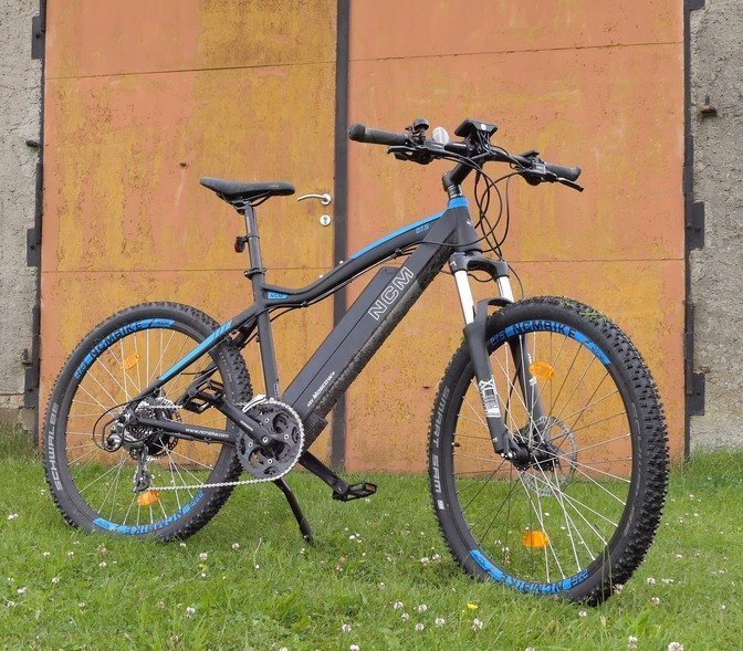 E-Mountainbike | NCM - P1020630 moscow rechts rostiges tor b h k rot 1