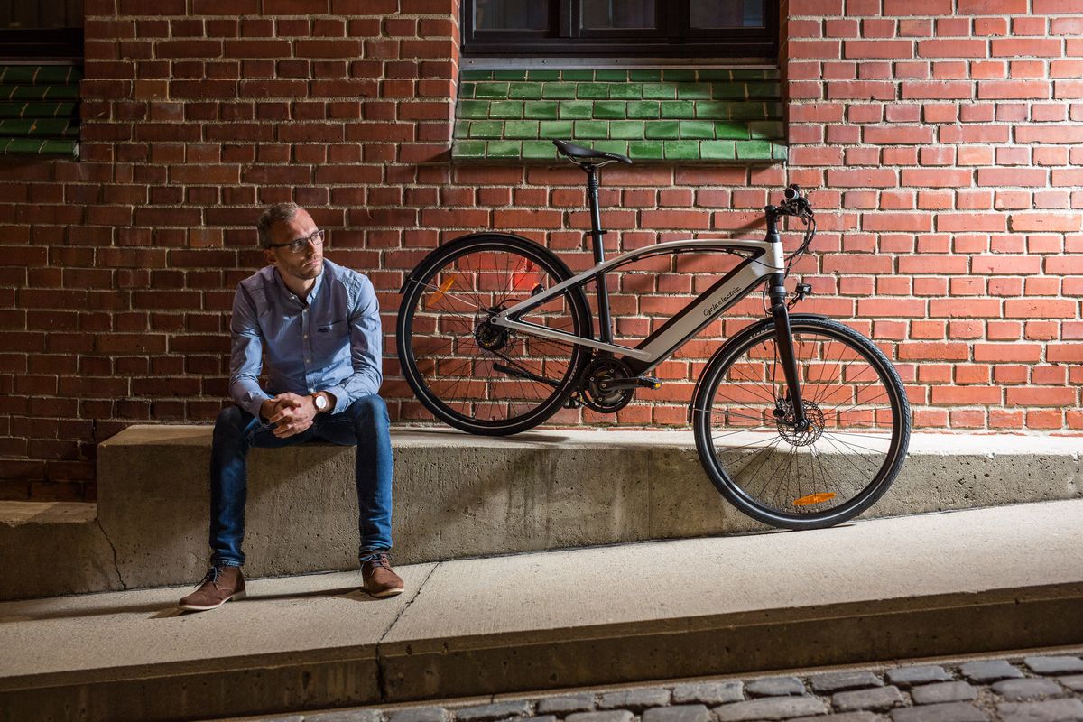 Cycle Electric KOMSA CycleE Milos e-Bike mit Schatten