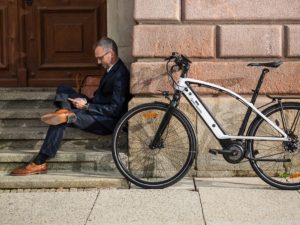 KOMSA bringt urbanes Designer e-Bike CycleE Milos