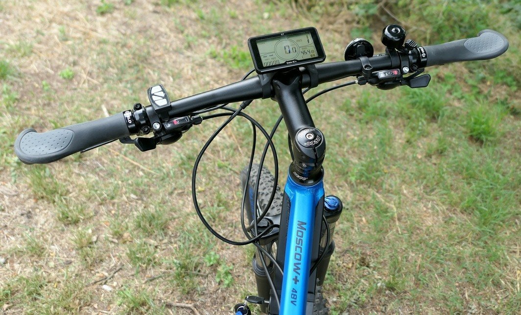 E-Mountainbike | NCM - P1020725 moscow lenker stehend b h k 1