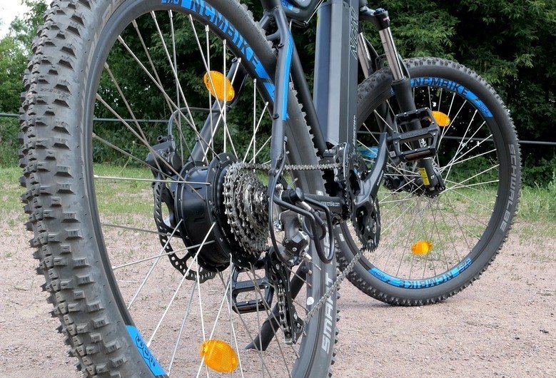 E-Mountainbike | NCM - P1020730 moscow rechts iso hinten schaltung b h k bl 1
