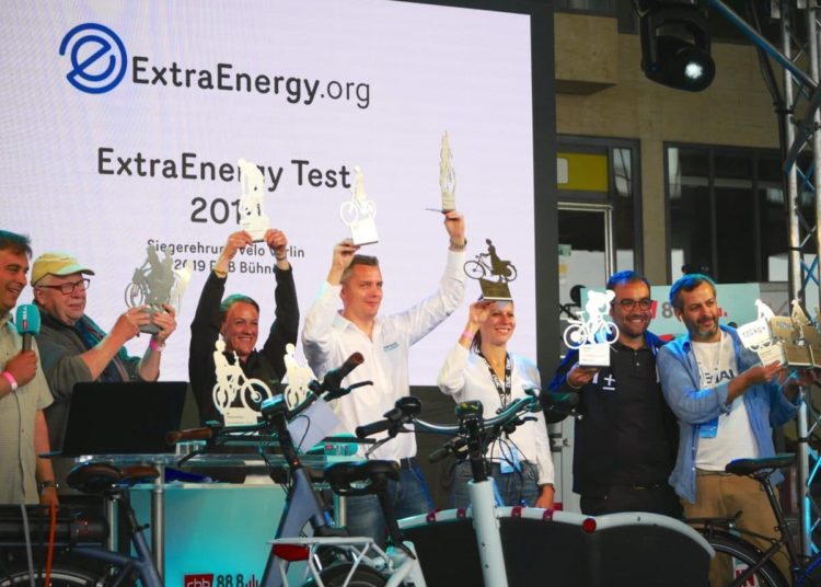 Pedelec Award Ceremony auf der VELOBerlin 2019 (v.l.): Hannes Neupert, 1. Vors. ExtraEnergy e.V./Executive Director EnergyBus e.V., Ralf Klagges, Entwicklung und Gründer Utopia Velo, Stephanie Panne, Marketing & Kommunikation BBF BIKE, Ákos Mencseli, Countrymanager D/A/CH/CZ/SK Gepida Deutschland GmbH, Katharina Lahner, Marketing Event Coördinator QWIC, Nuscha Vakilzadeh, Account Manager Germany myStromer AG, Matthias Lingner, Founder/CEO myWingWheels Design & E-Mobility GmbH. Foto: Bruno Brandão, www.ExtraEnergy.org.