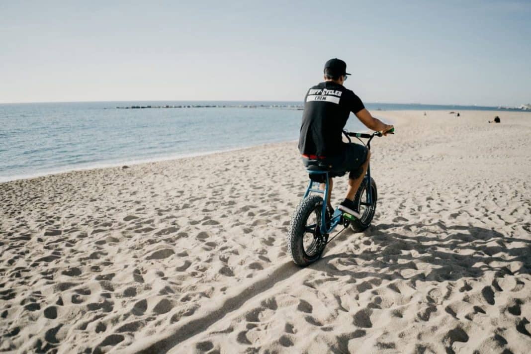 Lil'Buddy Ruff Cycles fährt auch im Sand
