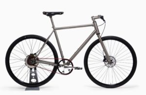 Nua Electrica: E-Bike mit Titanrahmen lädt sich selber auf