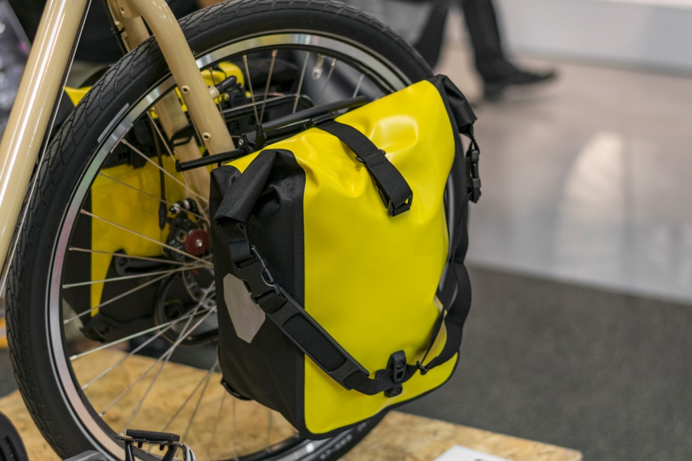 Fahrradtasche | Gepäckträger | Transport - shutterstock 1066160858