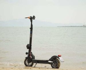 E-Scooter IO Hawk Exit-Cross erhält Straßenzulassung