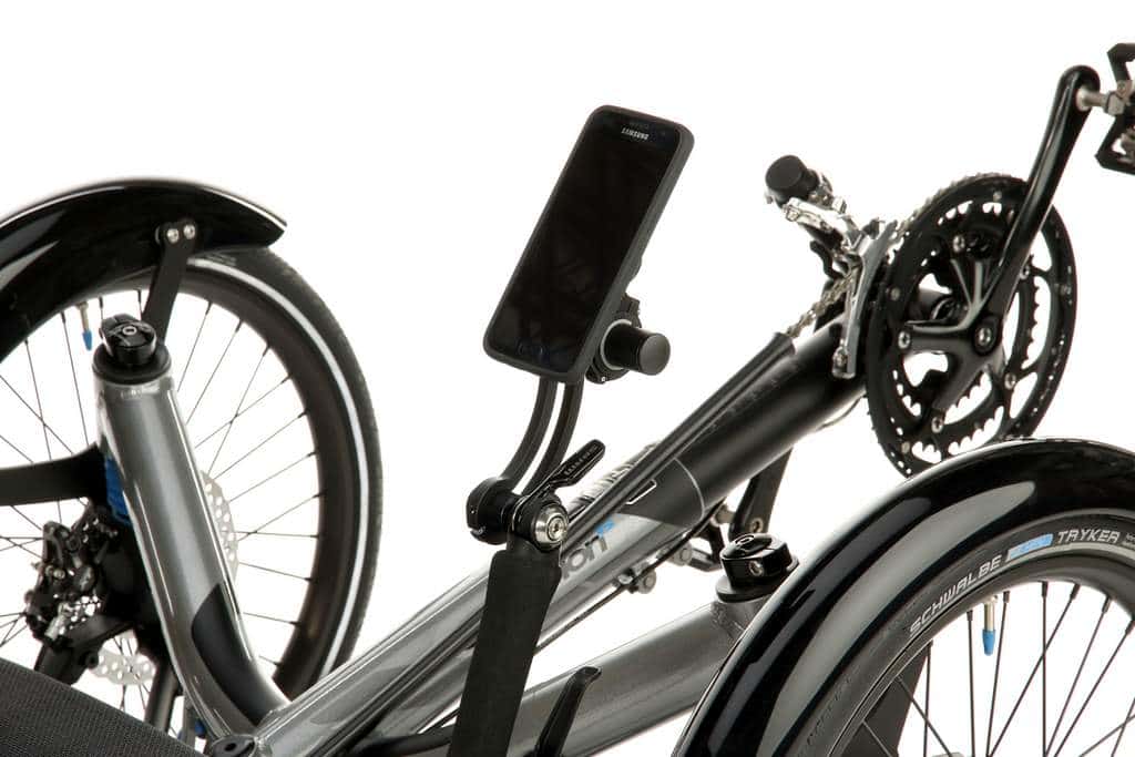 Detailansicht eines Universal Mount mit befestigtem Smartphone