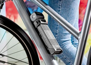 Trelock FS 380 Trigo Plus mit X-MOVE® Halter am Unterrohr befestigt (Foto: Trelock)